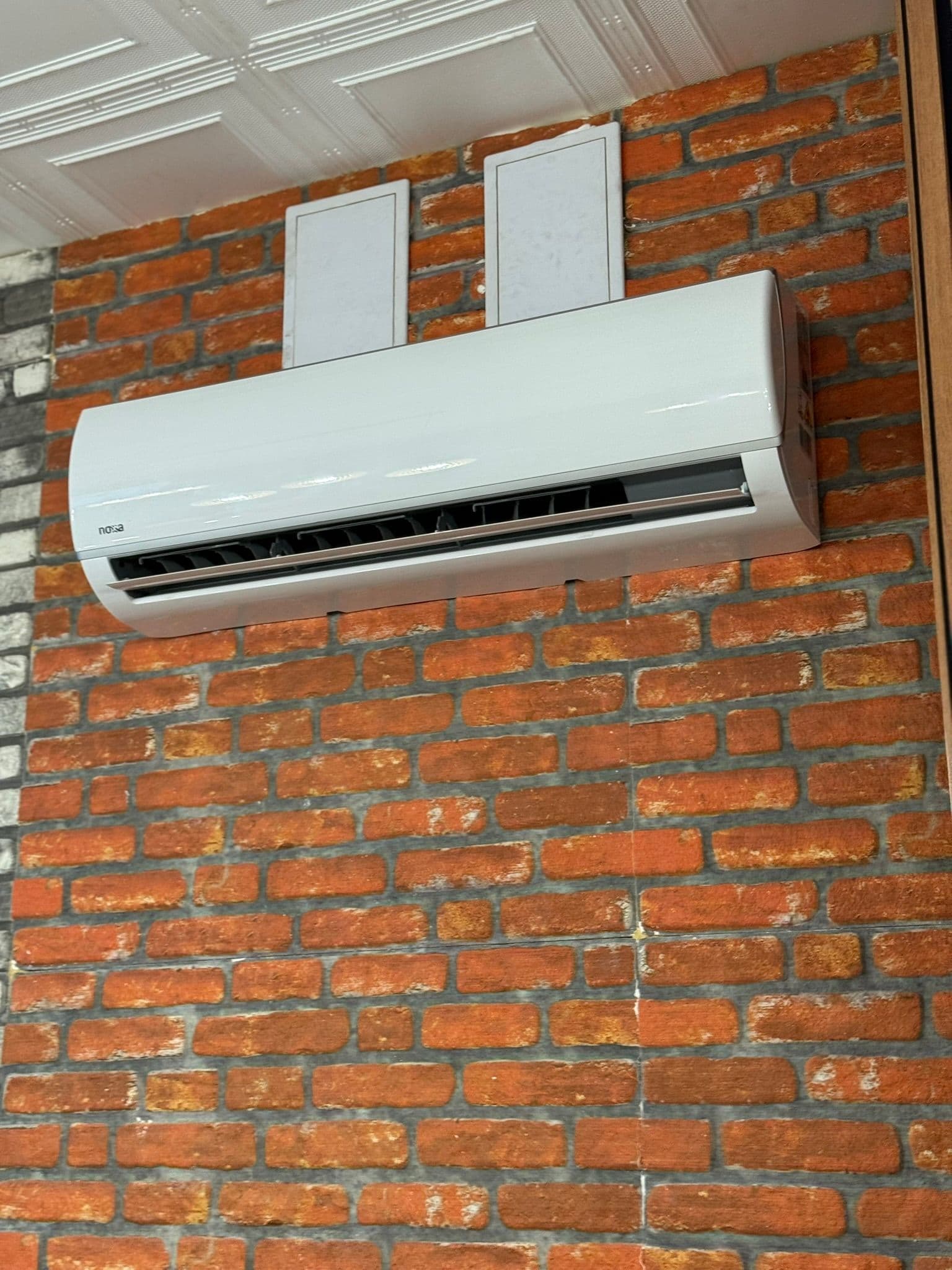instalace výkonné 7kW klimatizace v bistru Ostrava - foto 3