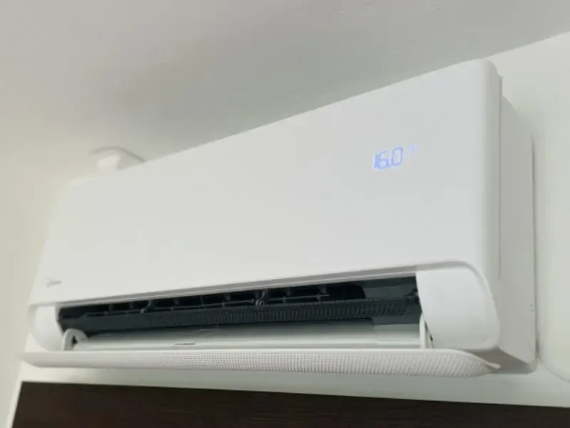 Multisplit klimatizace Midea v bytovém domě v Ostravě - foto 3